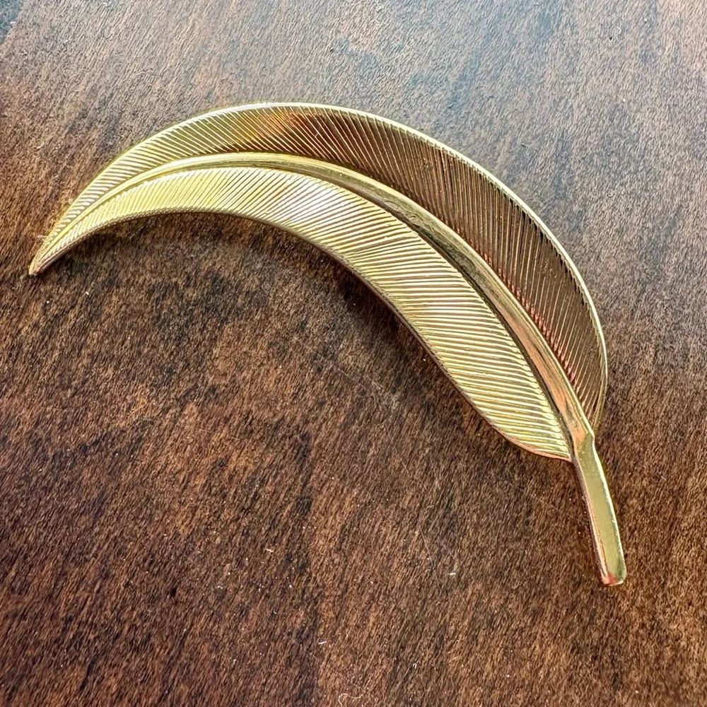 Set of 2 Golden‎ Vintage Brooch Pins